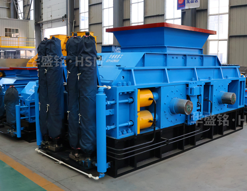 沙場(chǎng)用大型全液壓對(duì)輥制砂機(jī)多少錢(qián)一臺(tái)